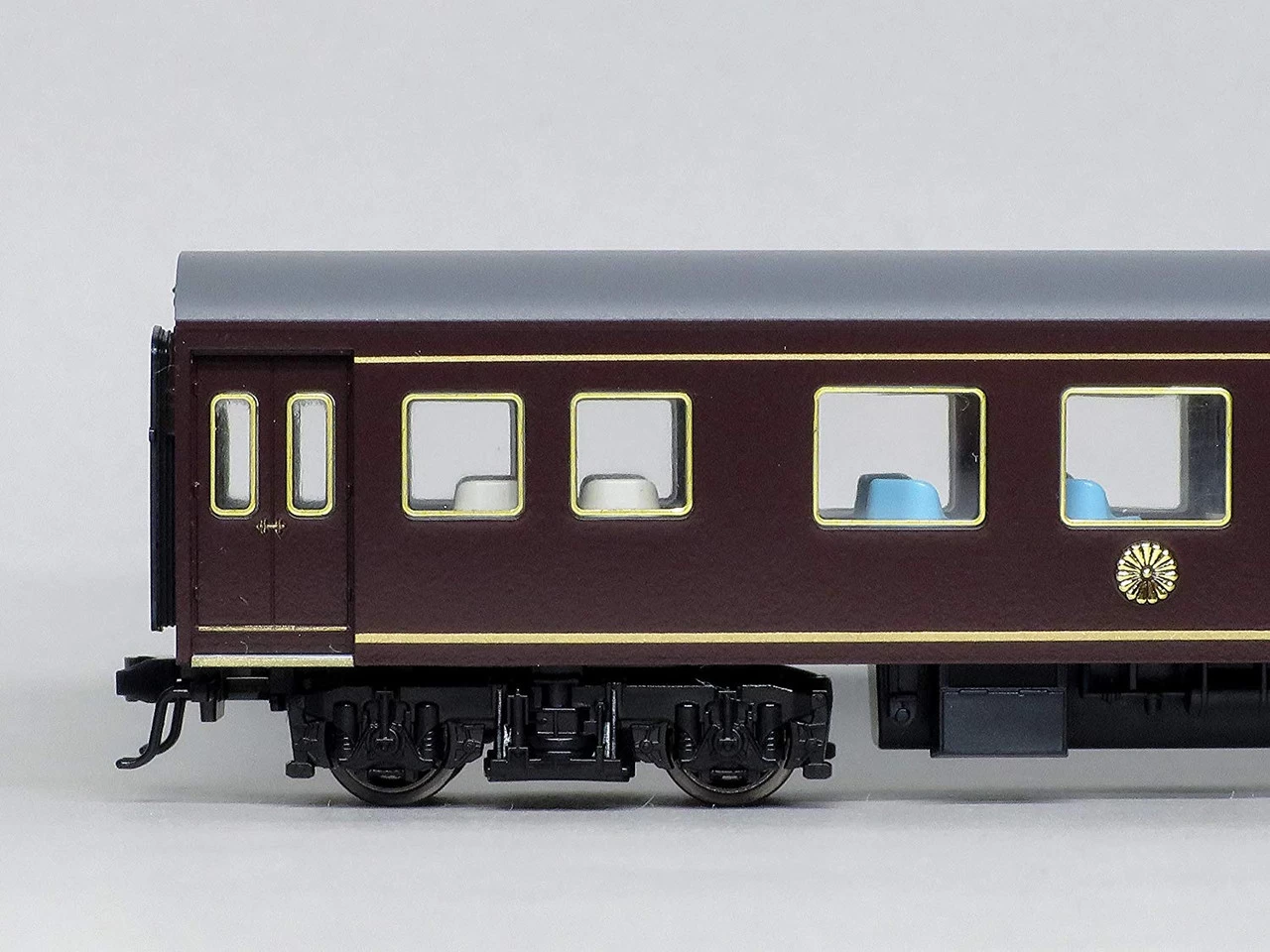 Kato 10-418 Imperial Train Passenger Car 5 Cars Set (N Scale) 4 Kato 10-418 Imperial Train Passenger Car 5 Cars Set (N Scale) - Image 2