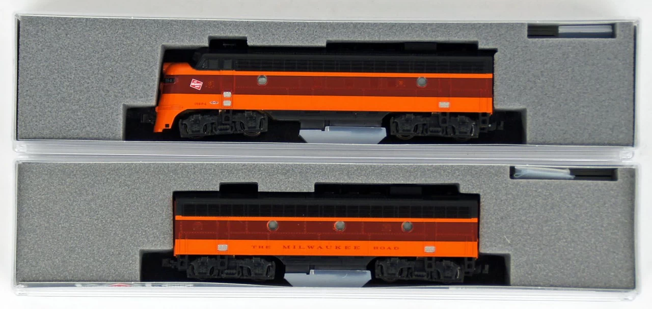 Kato 10-755-2 FP7A+F7B Milwaukee Road 2 Cars Set (N Scale) 3 Kato 10-755-2 FP7A+F7B Milwaukee Road 2 Cars Set (N Scale)