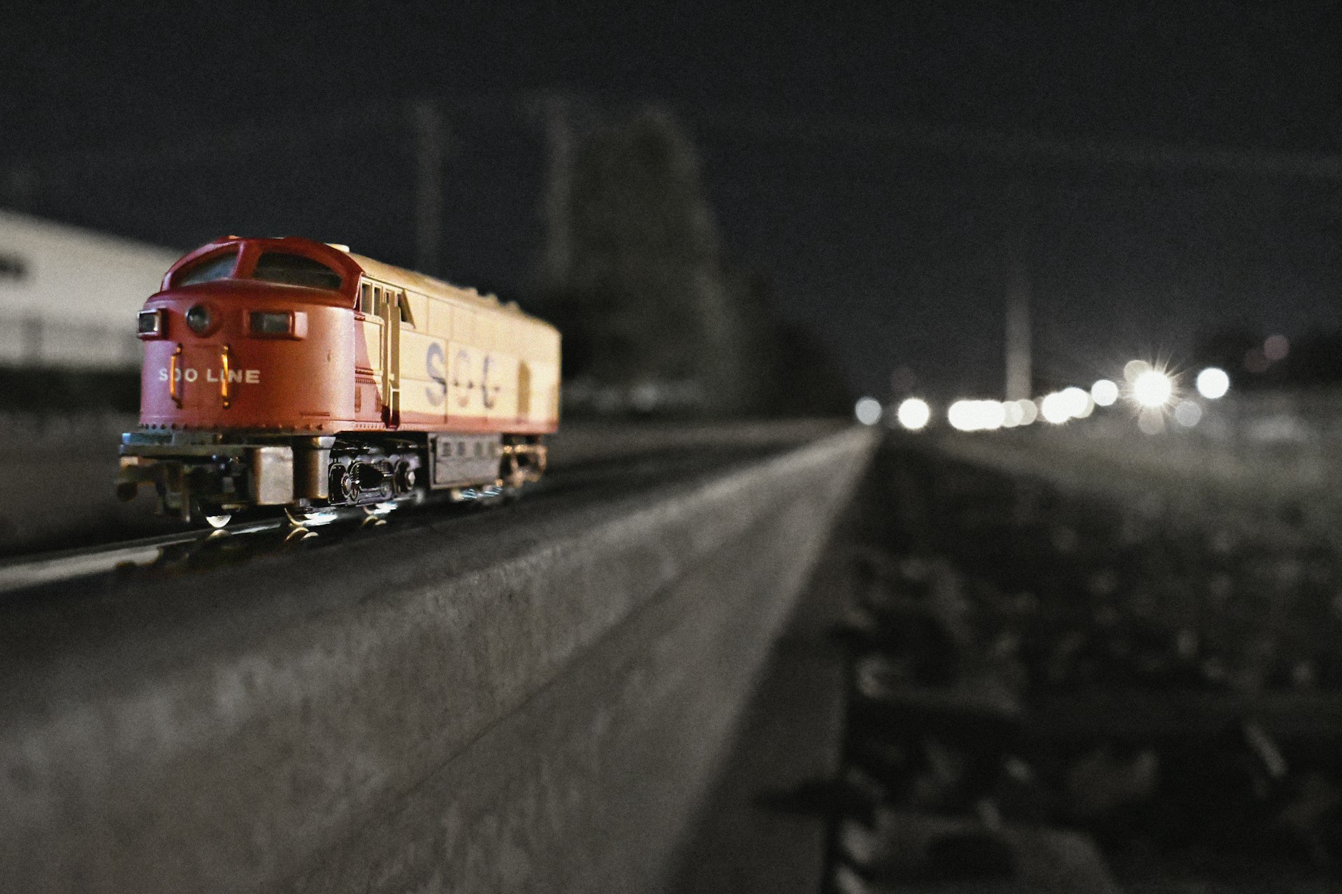 Model Train Discount Store -Model Train Discount Store david solce WiLrnNRk2D4 unsplash